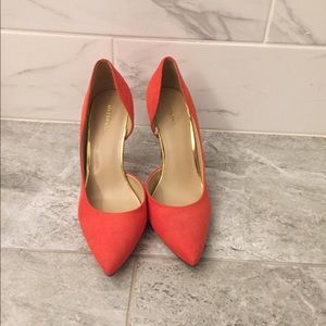 Orange pumps